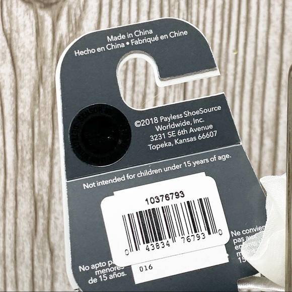 Adorable Floral & Faux Pearl Headband in White - Picture 5 of 5